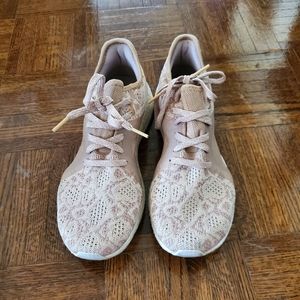 Adidas women's athletic shoe.  Size 7.5